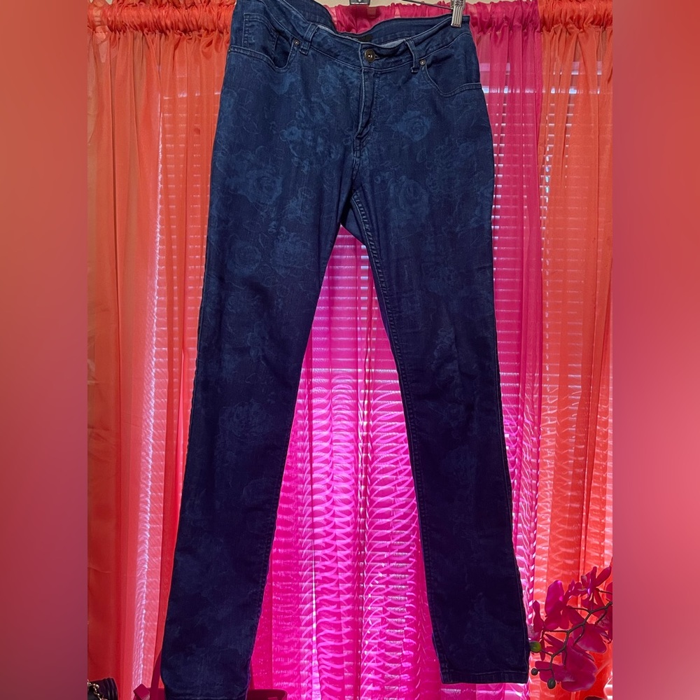 Size 10 denim blue floral print PZI jeans. Regular length.